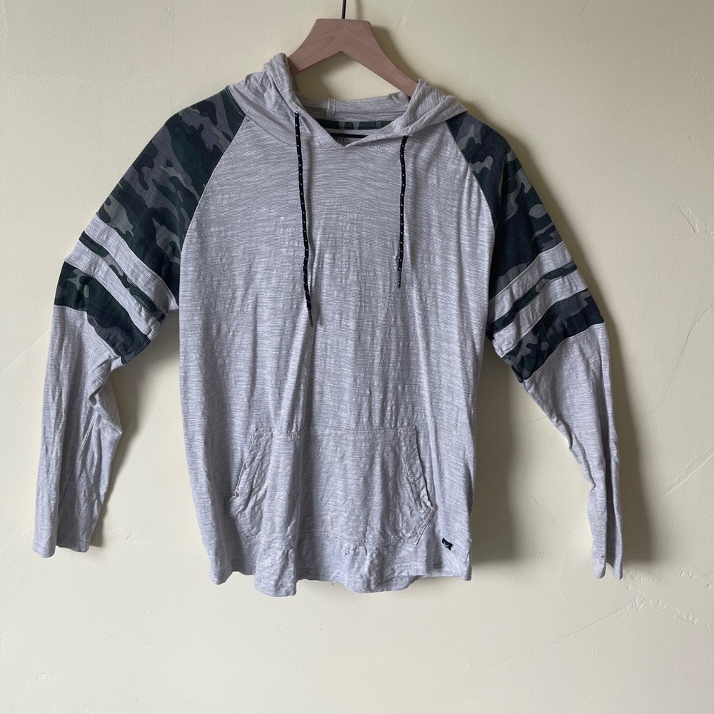 Men’s long sleeve top